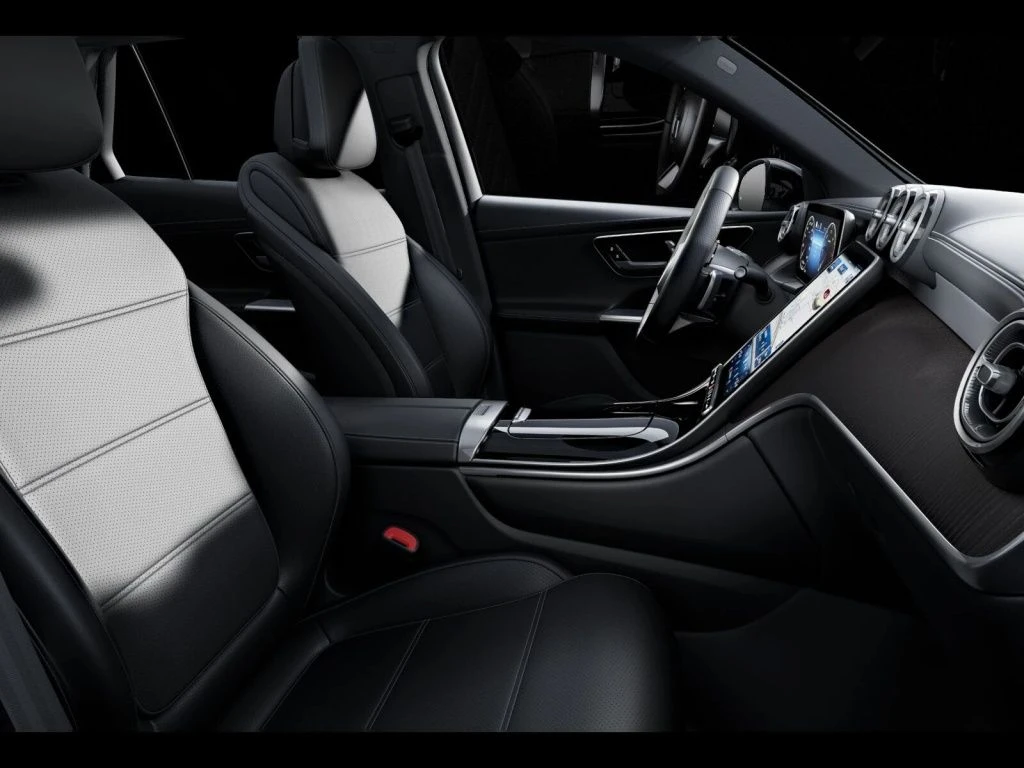 Mercedes-Benz-GLC 220 d-image-9