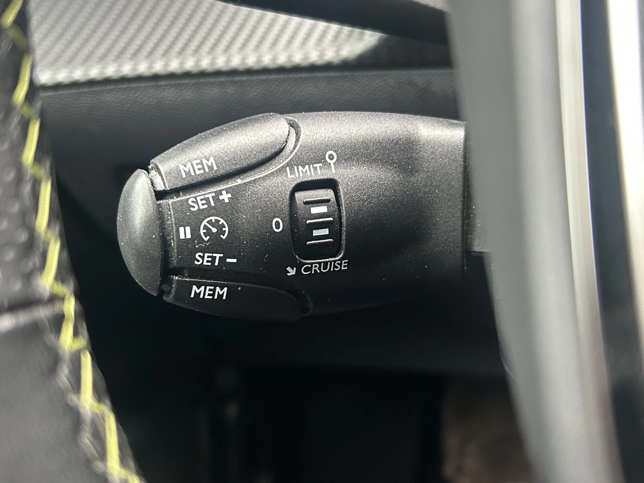 Peugeot-208-image-18
