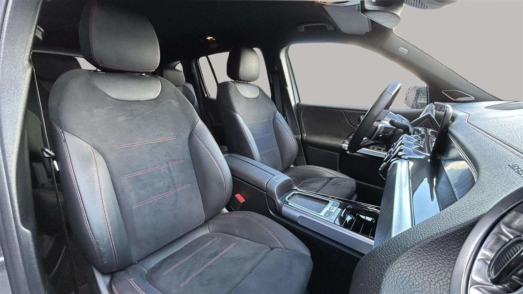 Mercedes-Benz-EQB-image-19