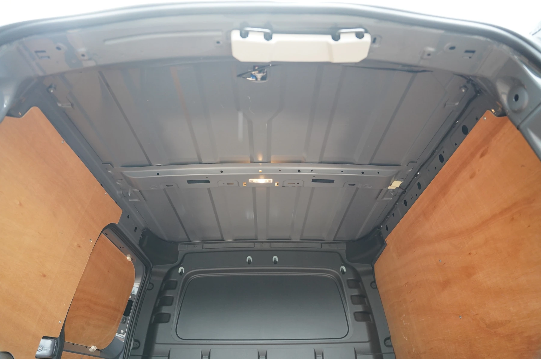 Volkswagen-Caddy-image-24