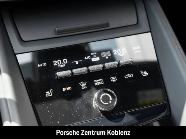 Porsche Macan 4 -