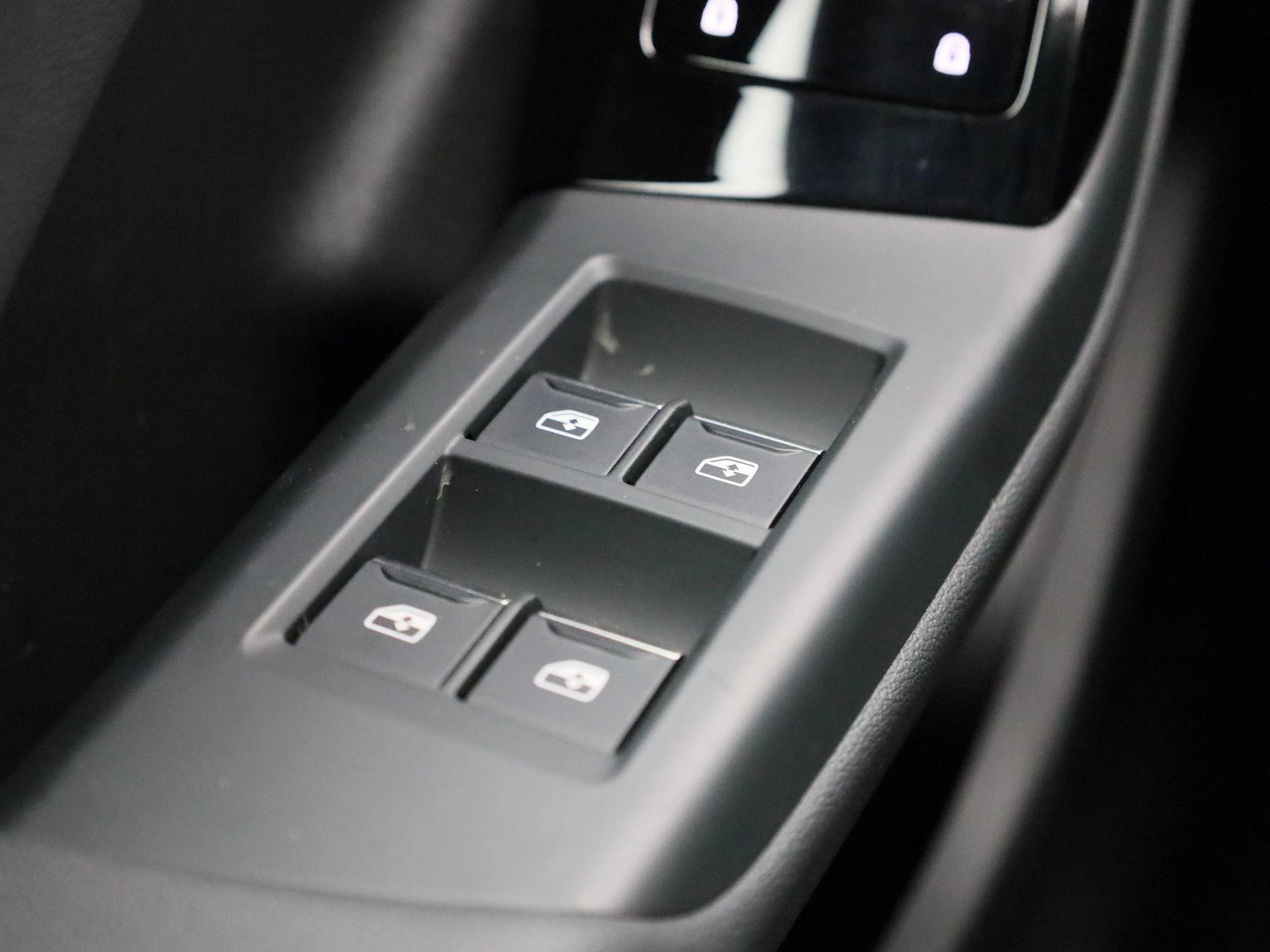 Audi-Q6 e-tron-image-40