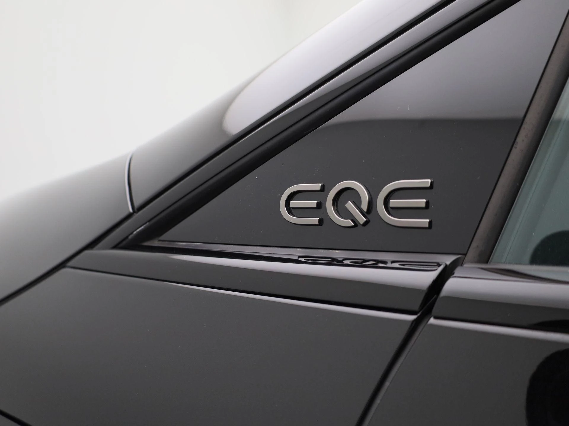 Mercedes-Benz-EQE-image-52