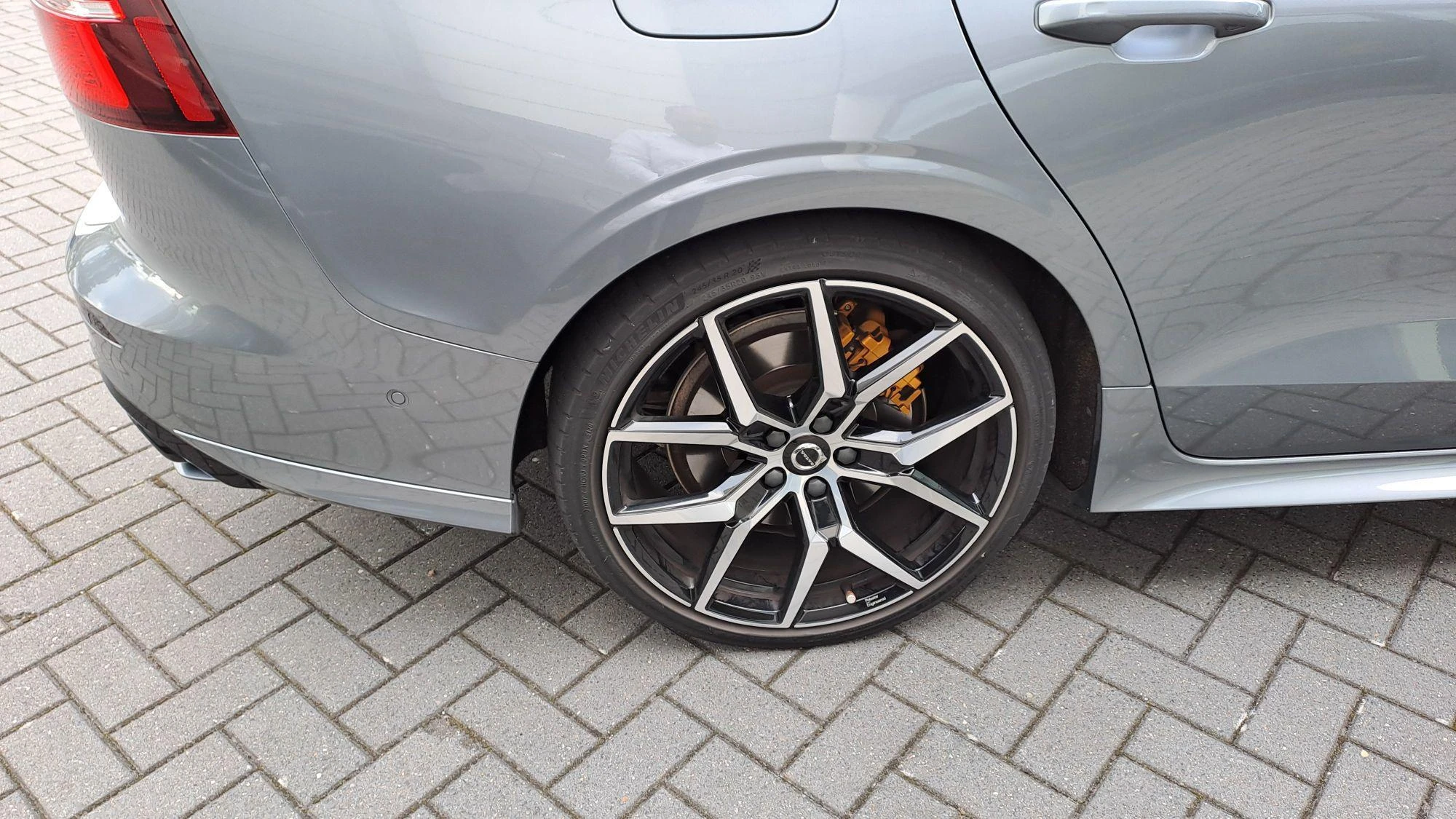 Volvo-V60-image-2