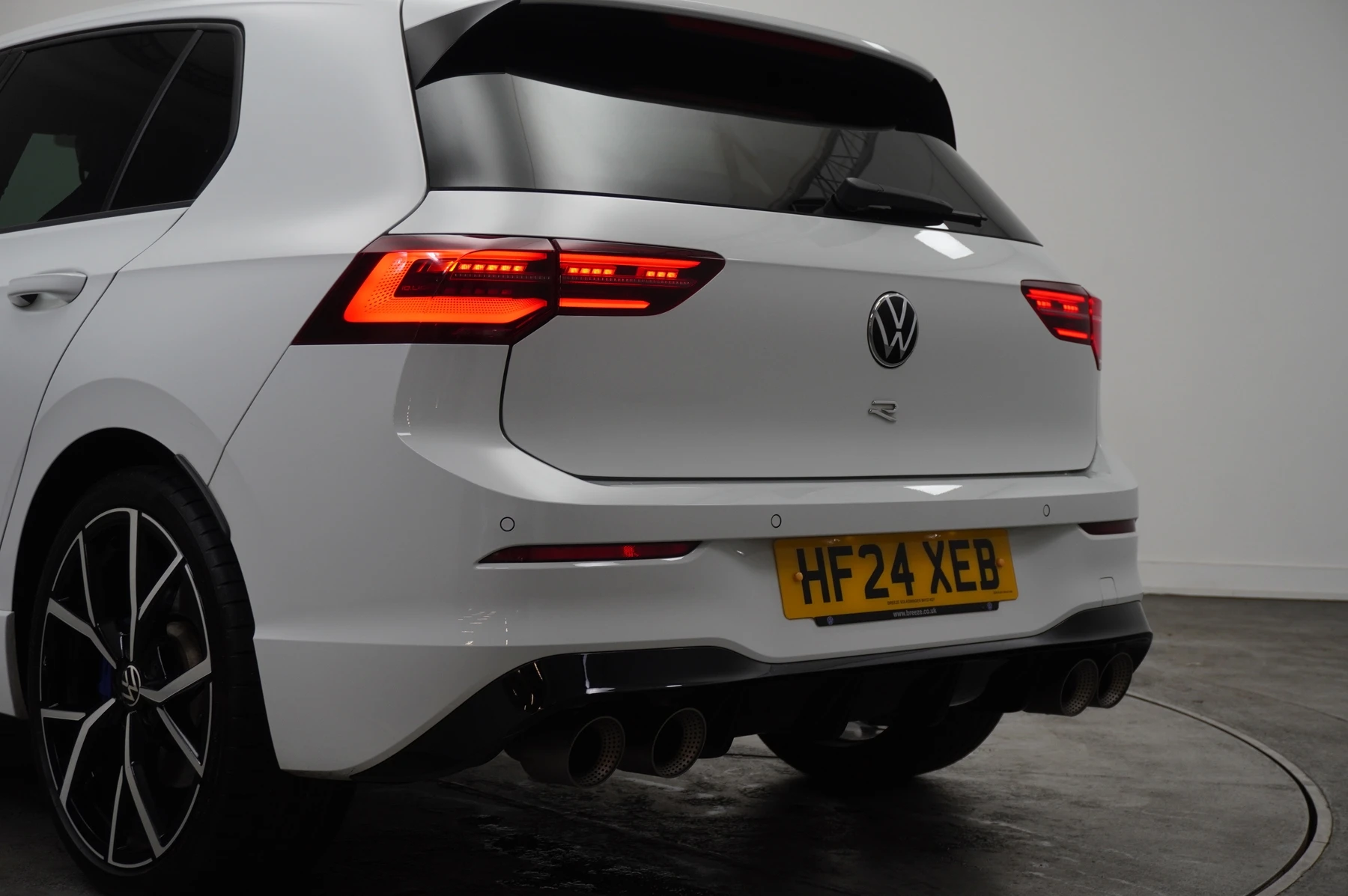 Volkswagen-Golf-image-17