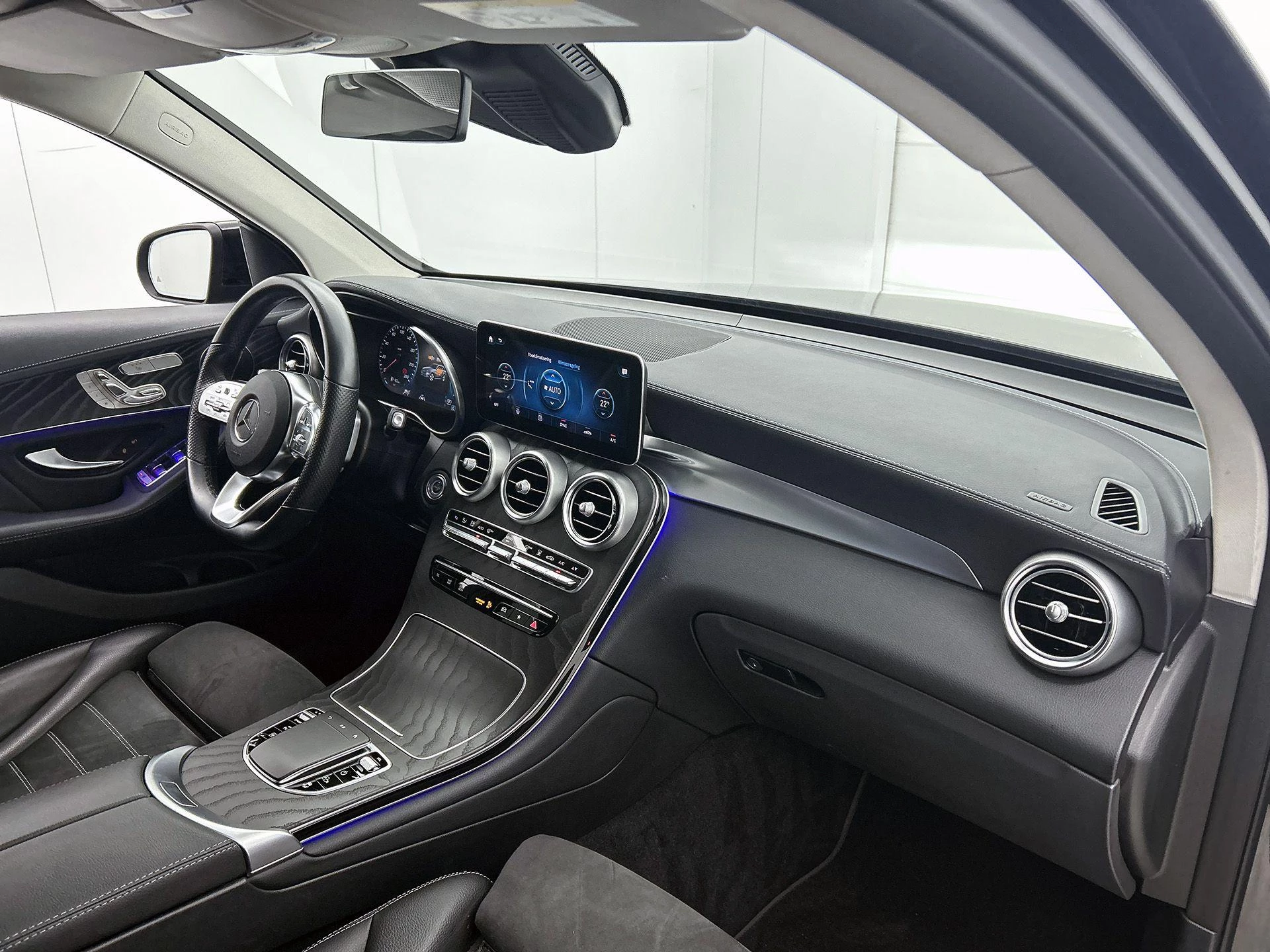 Mercedes-Benz-GLC-image-19