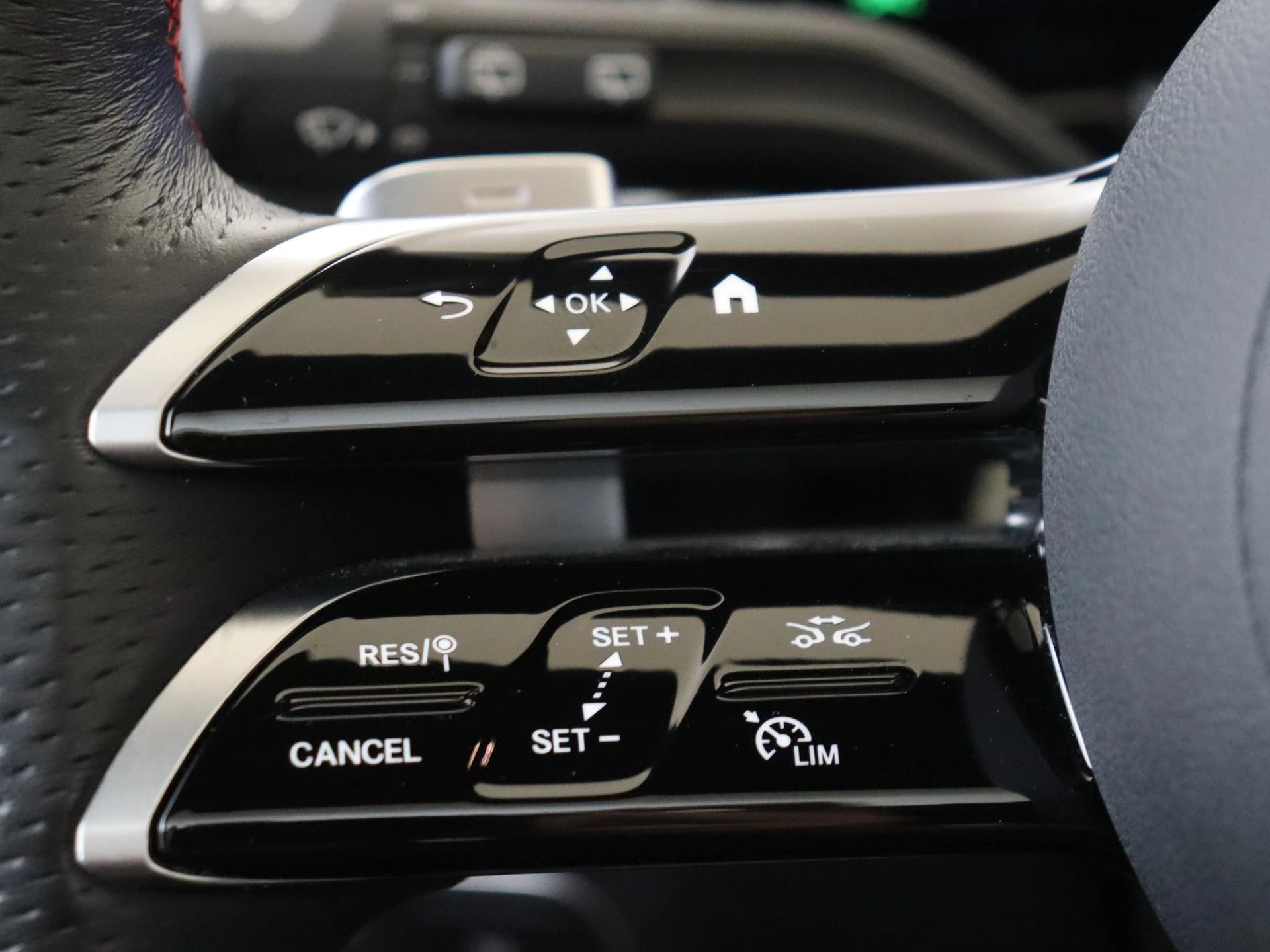 Mercedes-Benz-B-Klasse-image-12