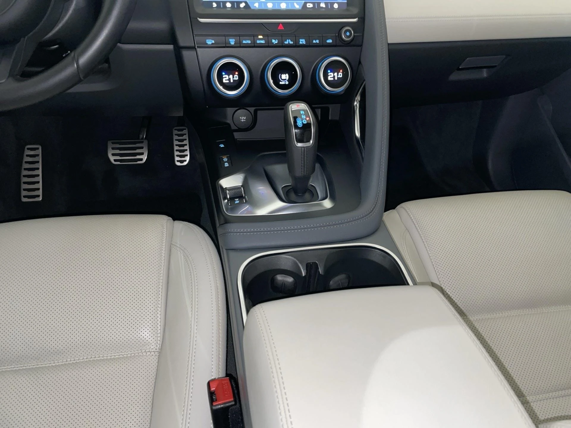 Jaguar-E-PACE-image-9