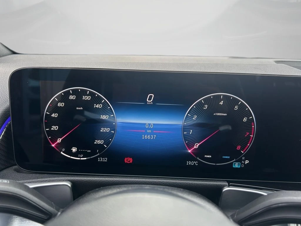 Mercedes-Benz-GLB 200-image-6