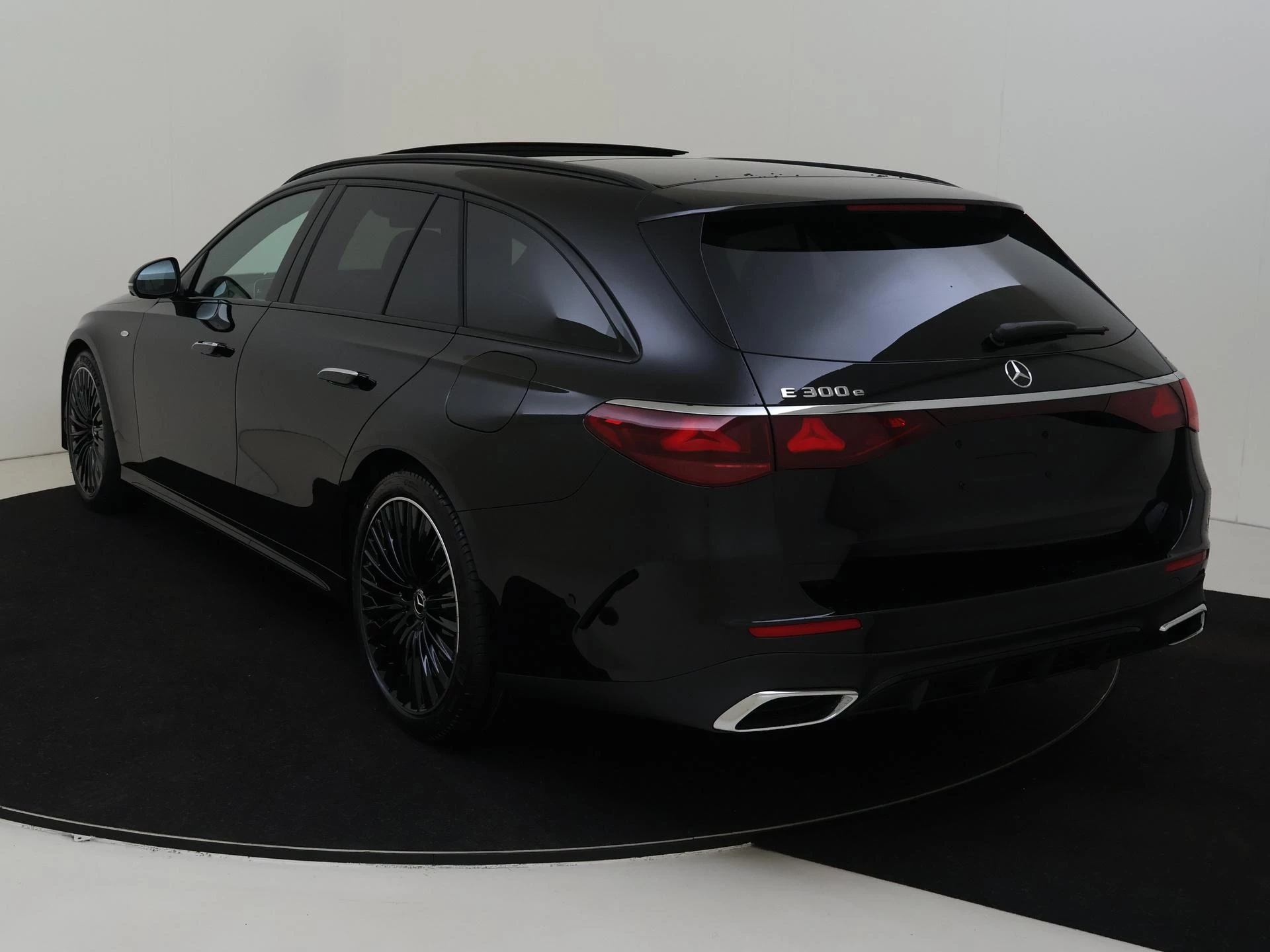 Mercedes-Benz-E-Klasse-image-6