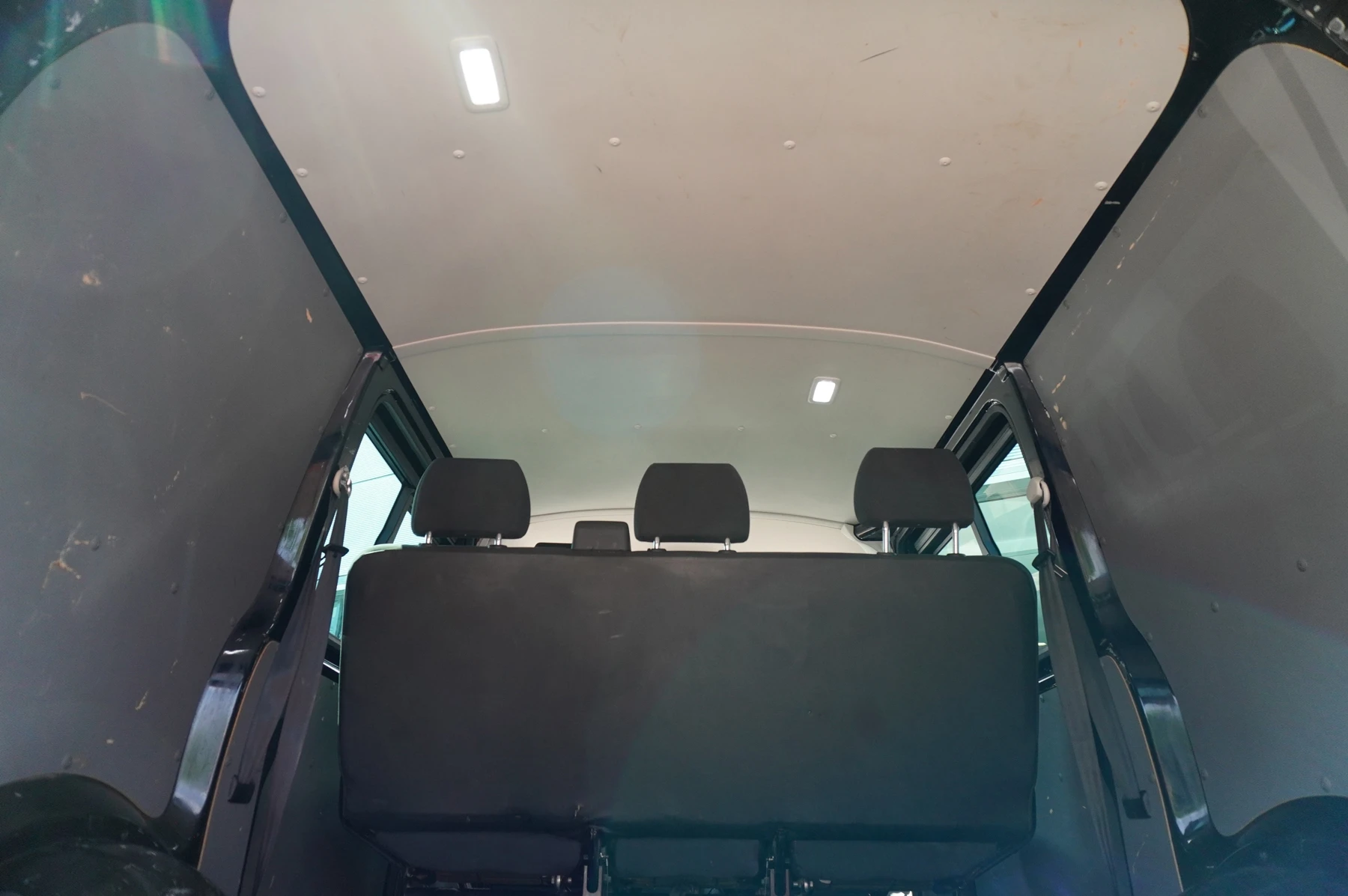 Volkswagen-Transporter-image-14