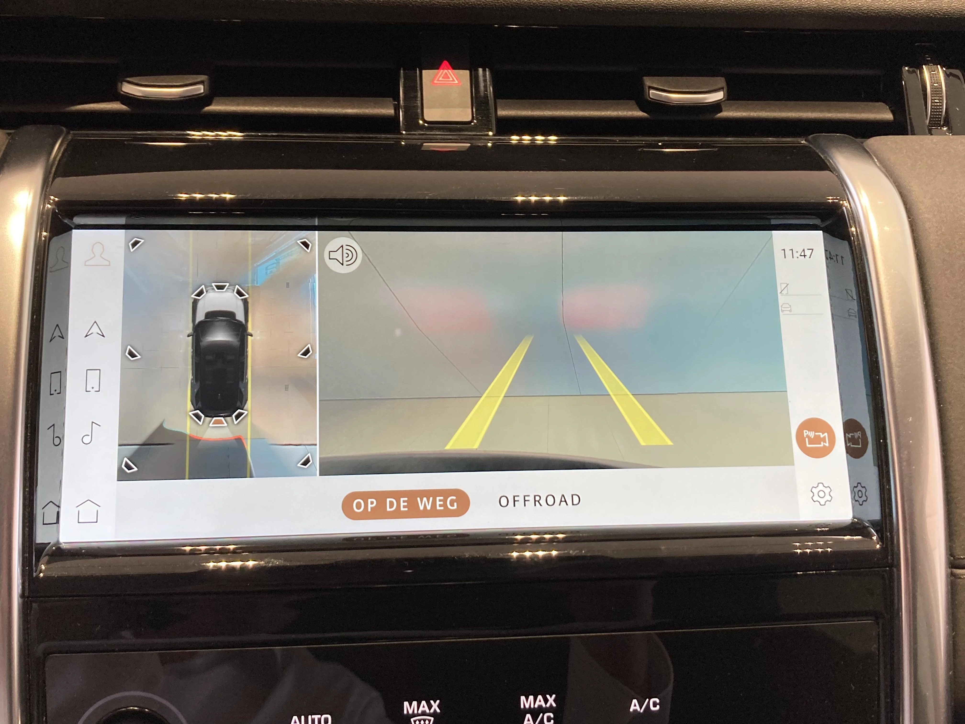 Land Rover-Discovery Sport-image-12