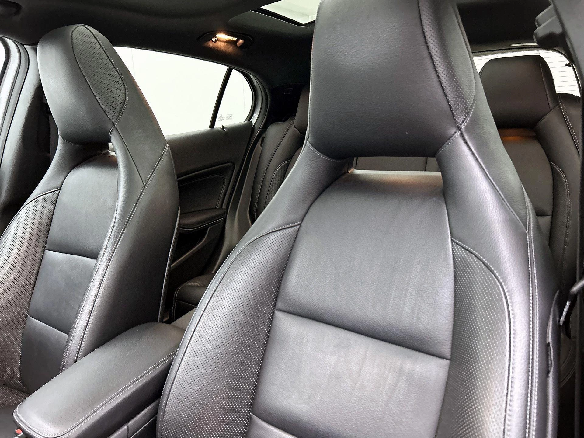 Mercedes-Benz-GLA-image-12