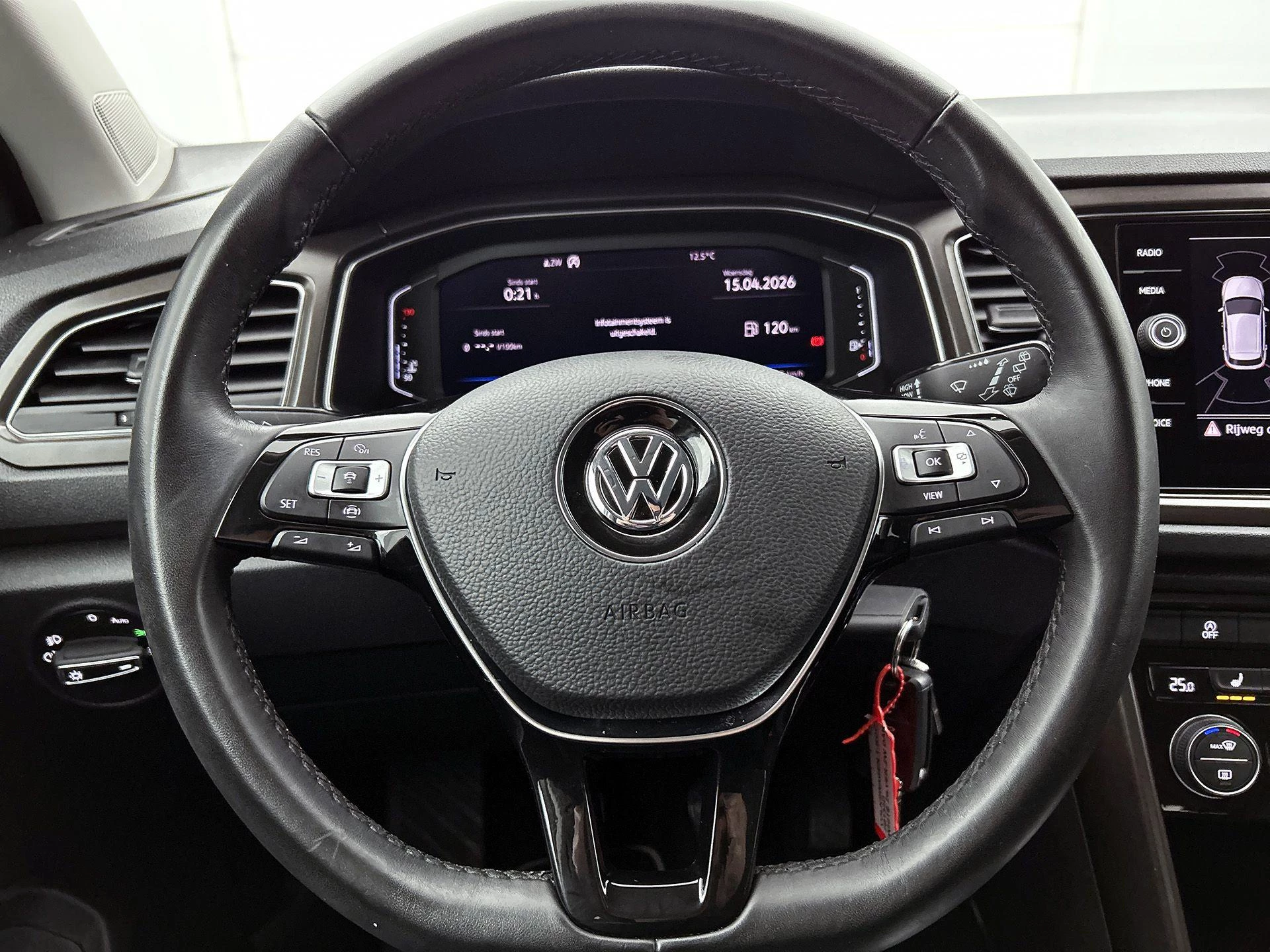 Volkswagen-T-Roc-image-30