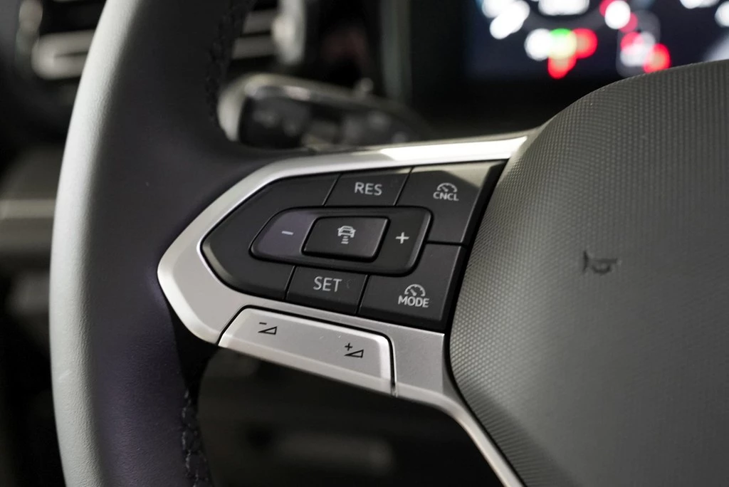 Volkswagen-Tiguan-image-16