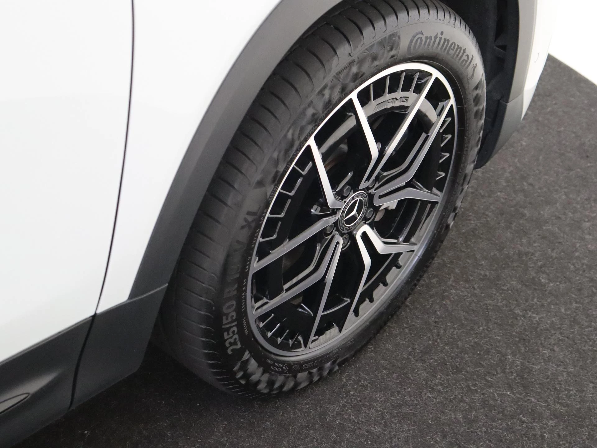 Mercedes-Benz-EQB-image-5
