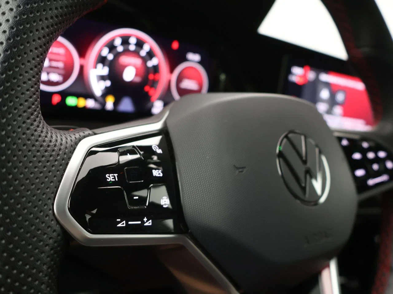 Volkswagen-Golf-image-15