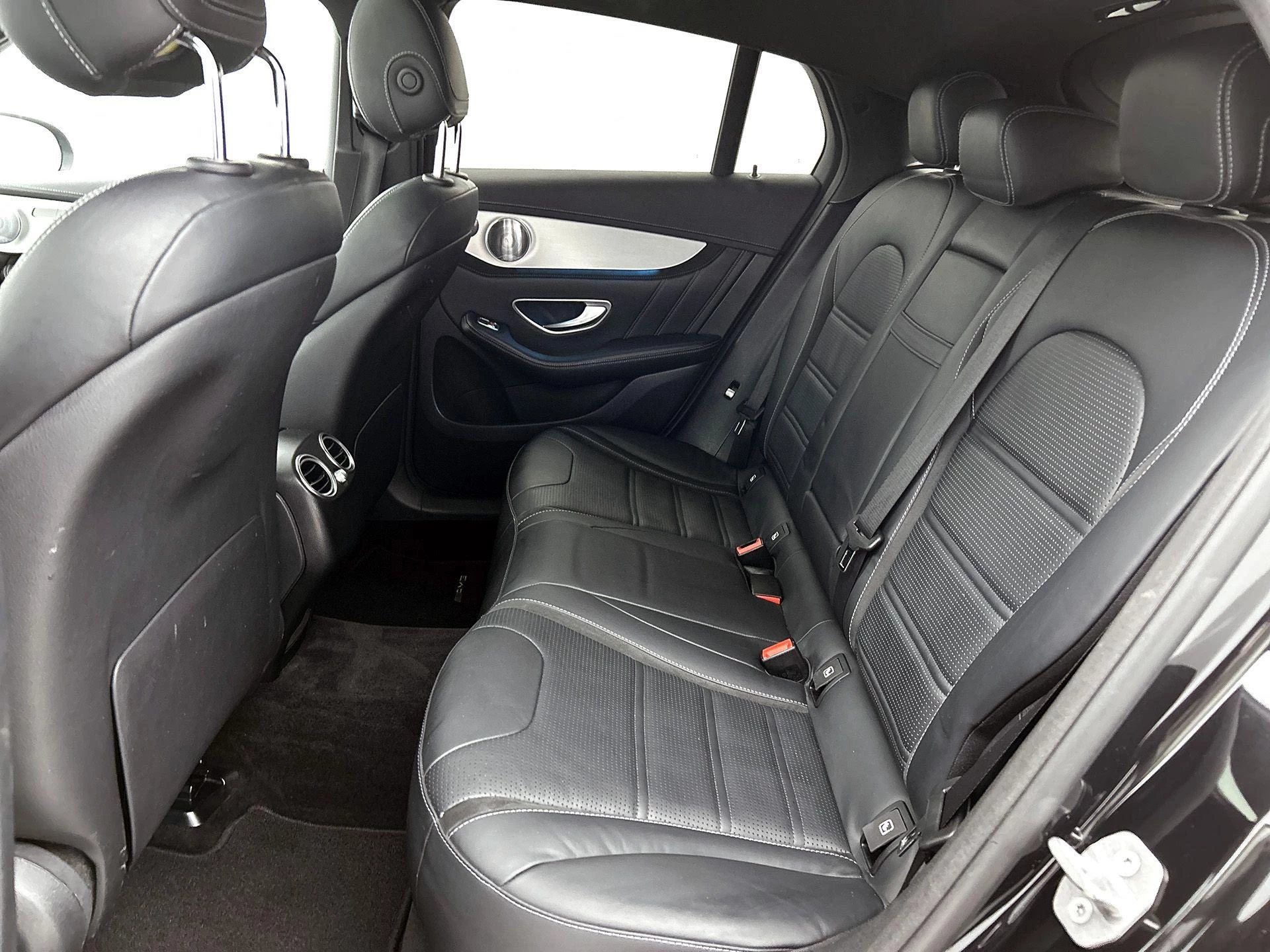 Mercedes-Benz-GLC-image-34