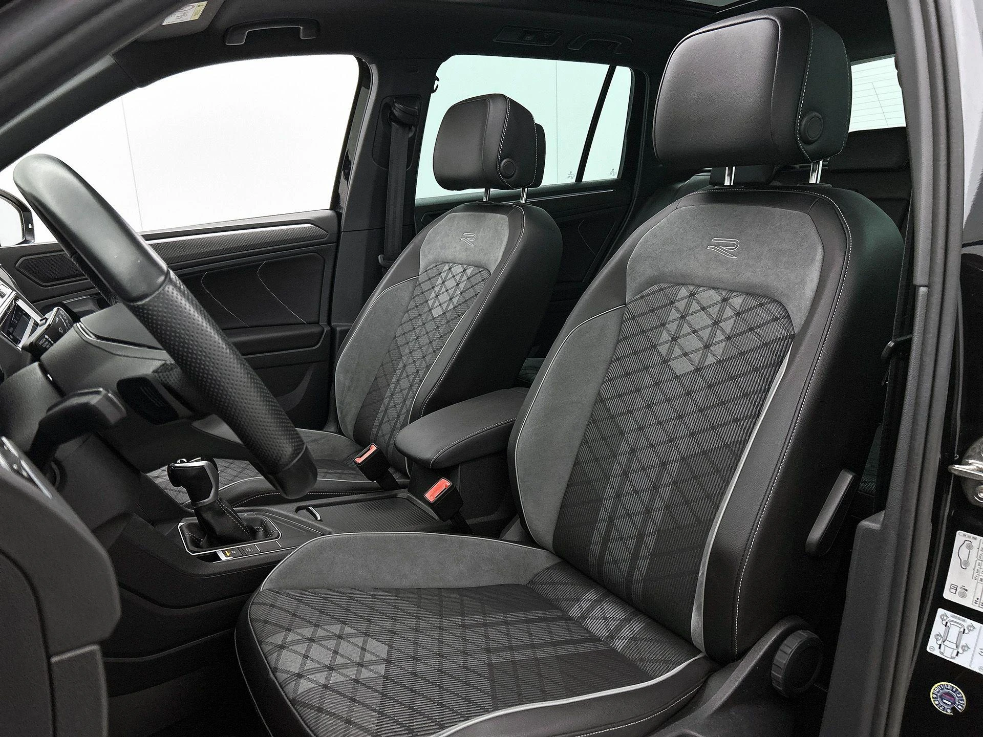 Volkswagen-Tiguan-image-35