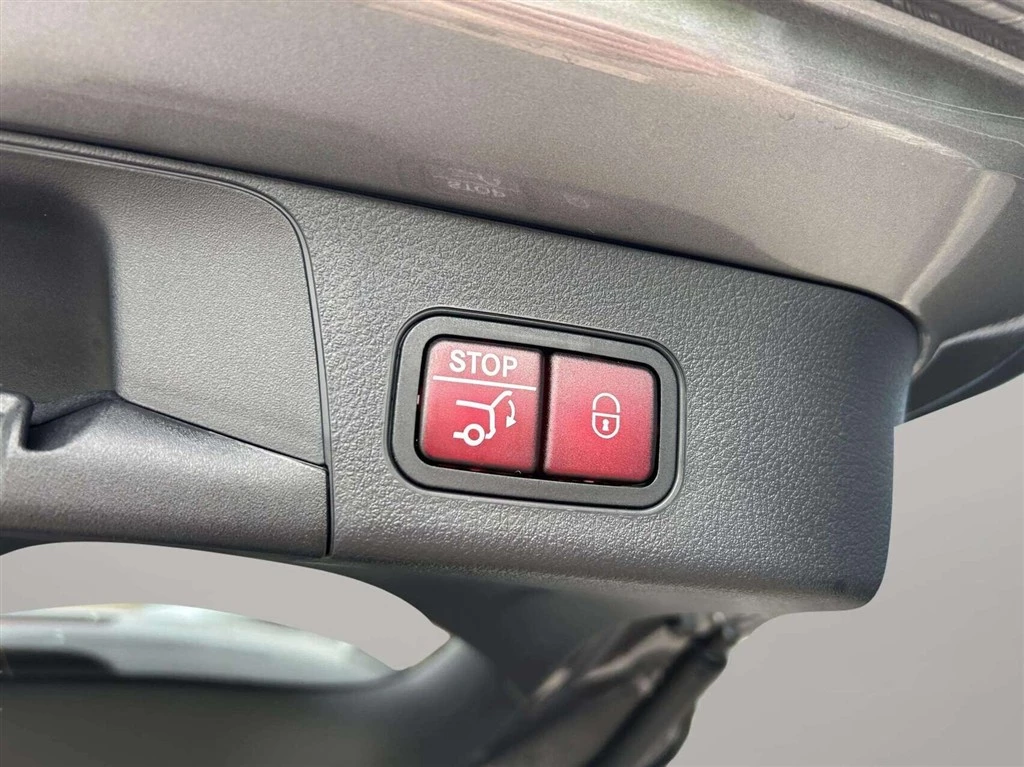Mercedes-Benz-EQB-image-23