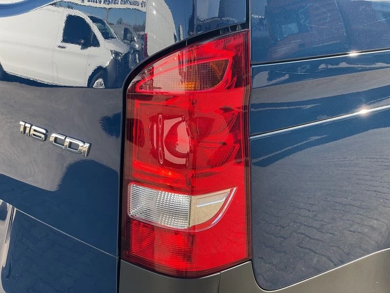 Mercedes-Benz-Vito-image-10