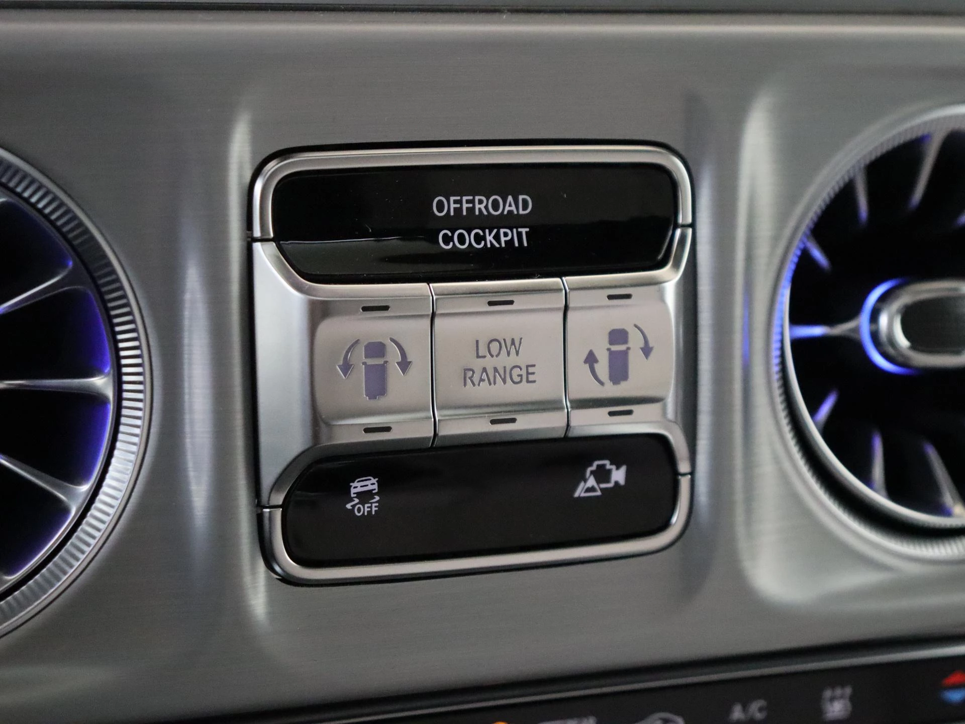 Mercedes-Benz-G-Klasse-image-21