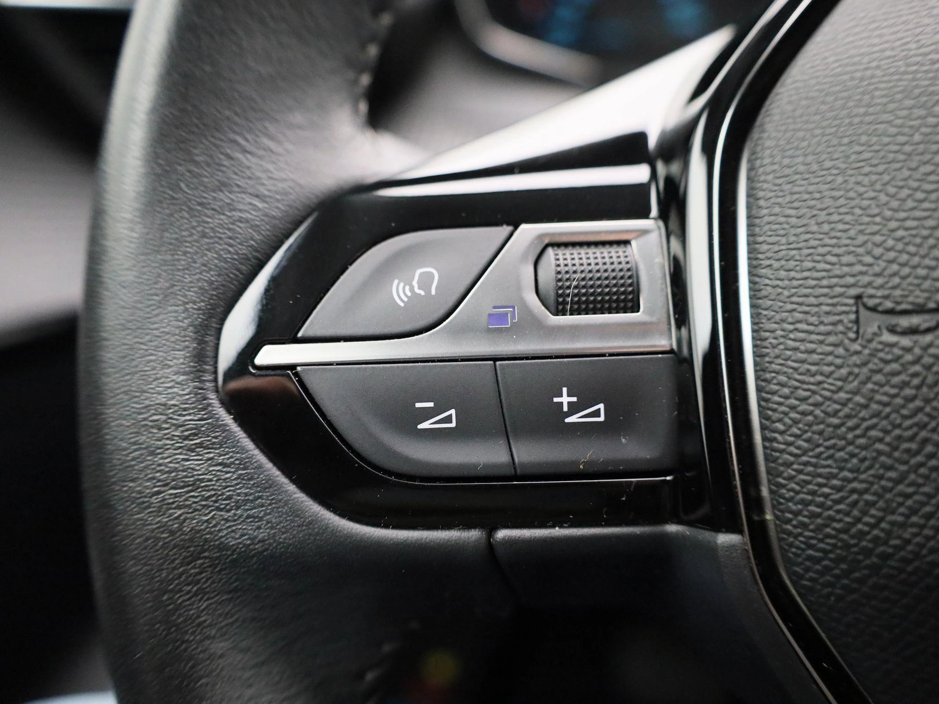Peugeot-e-208-image-20