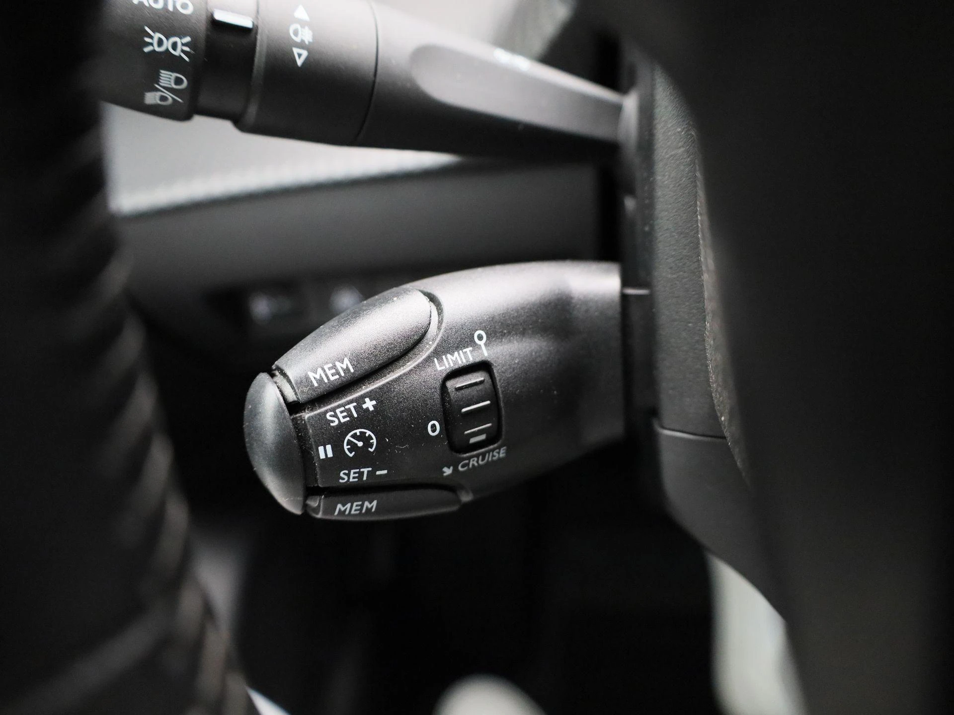 Peugeot-e-208-image-20