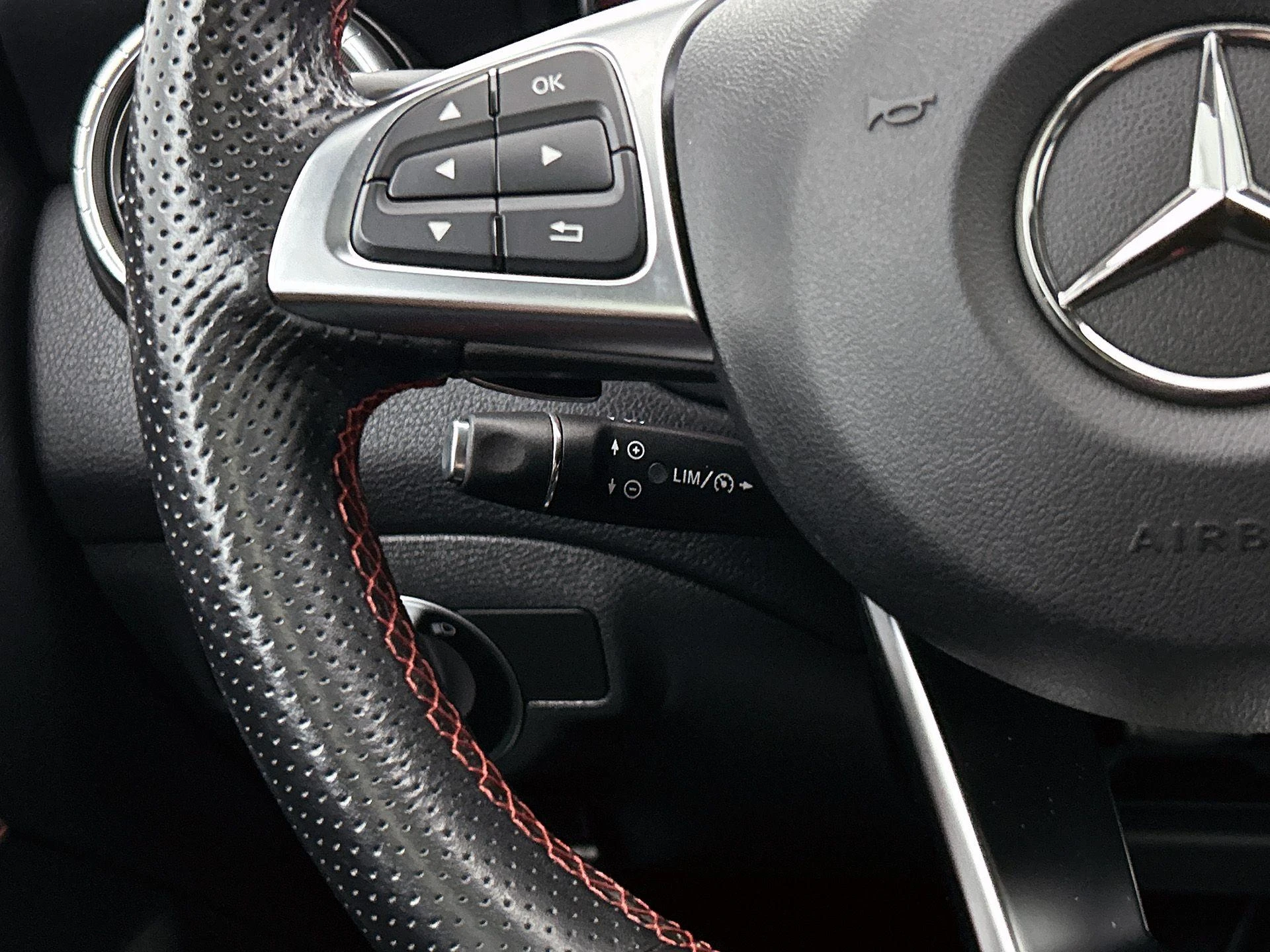 Mercedes-Benz-CLA-image-5