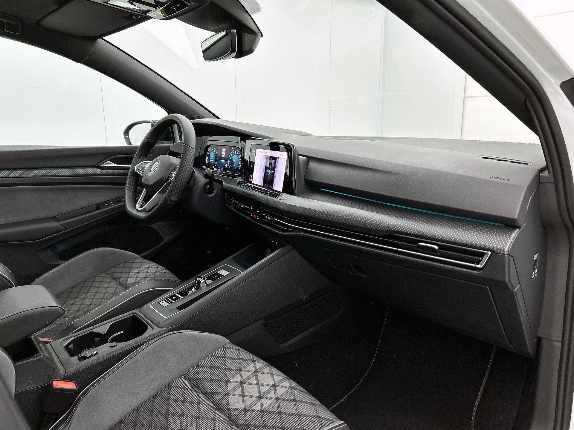 Volkswagen Golf 1.5 eTSI R-LINE