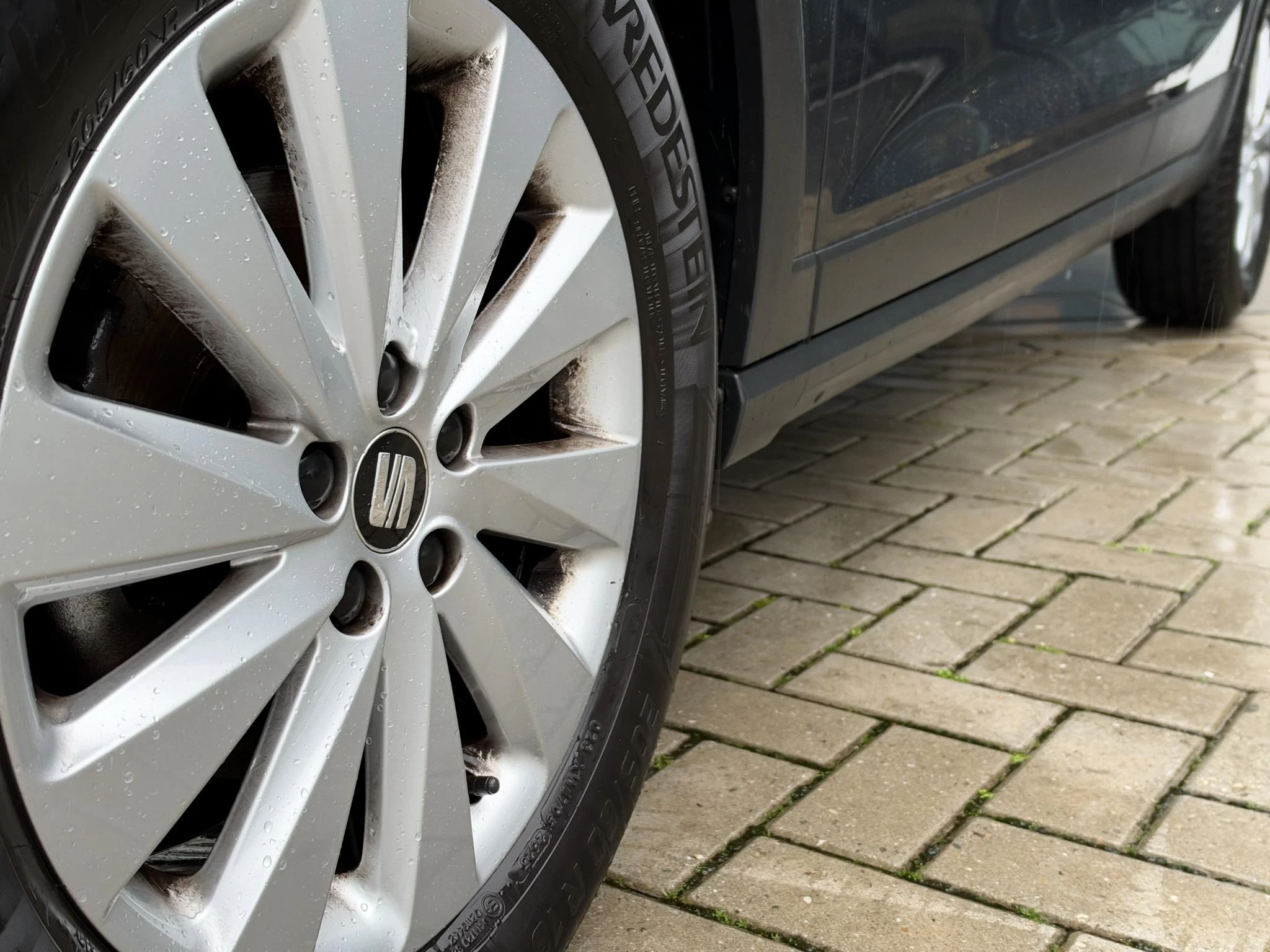 SEAT-Arona-image-1