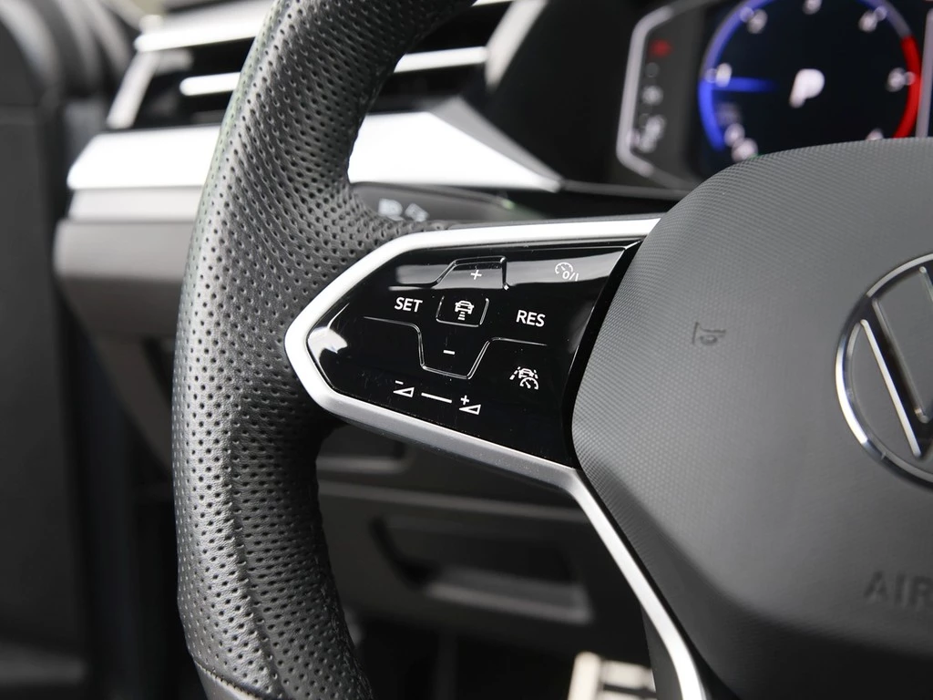 Volkswagen Arteon Shooting Brake 2.0 TDI DSG 4M R-Line AHK, RFK, Navi., ACC, Leder, 18"Alu.,