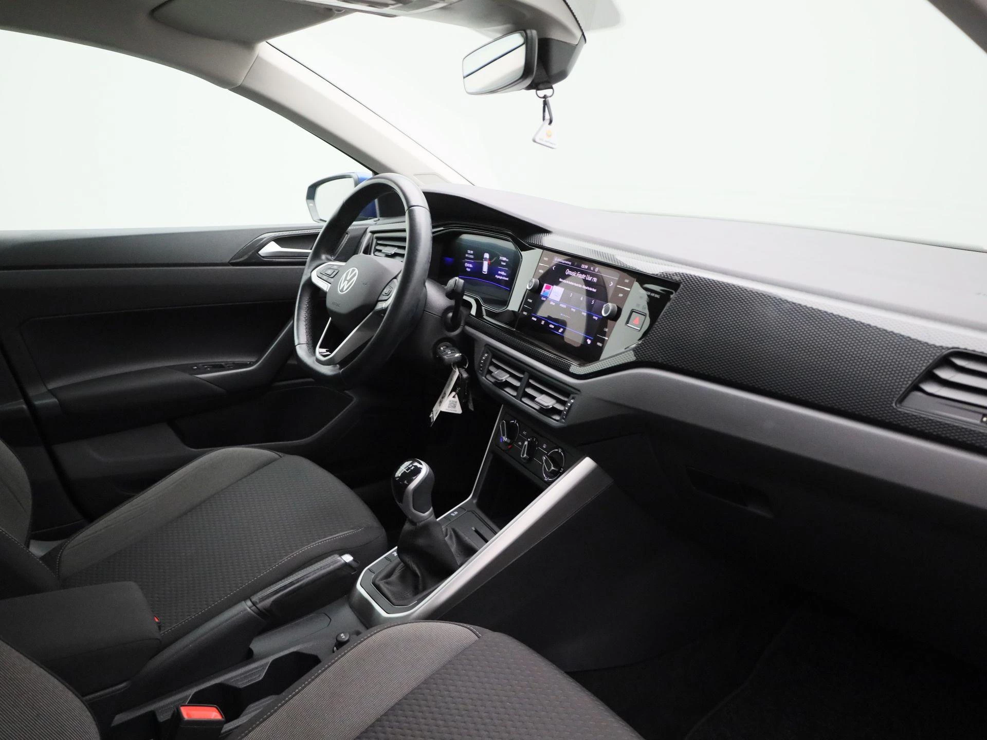 Volkswagen-Polo-image-29