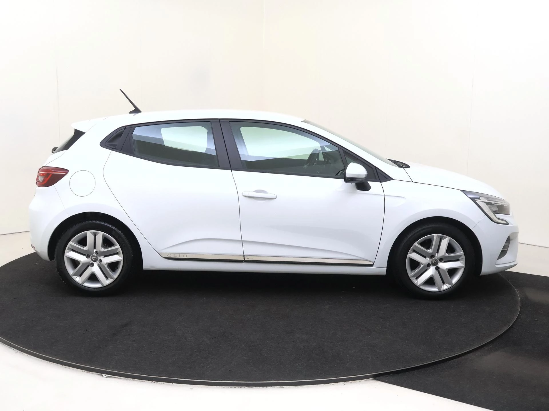 Renault-Clio-image-8