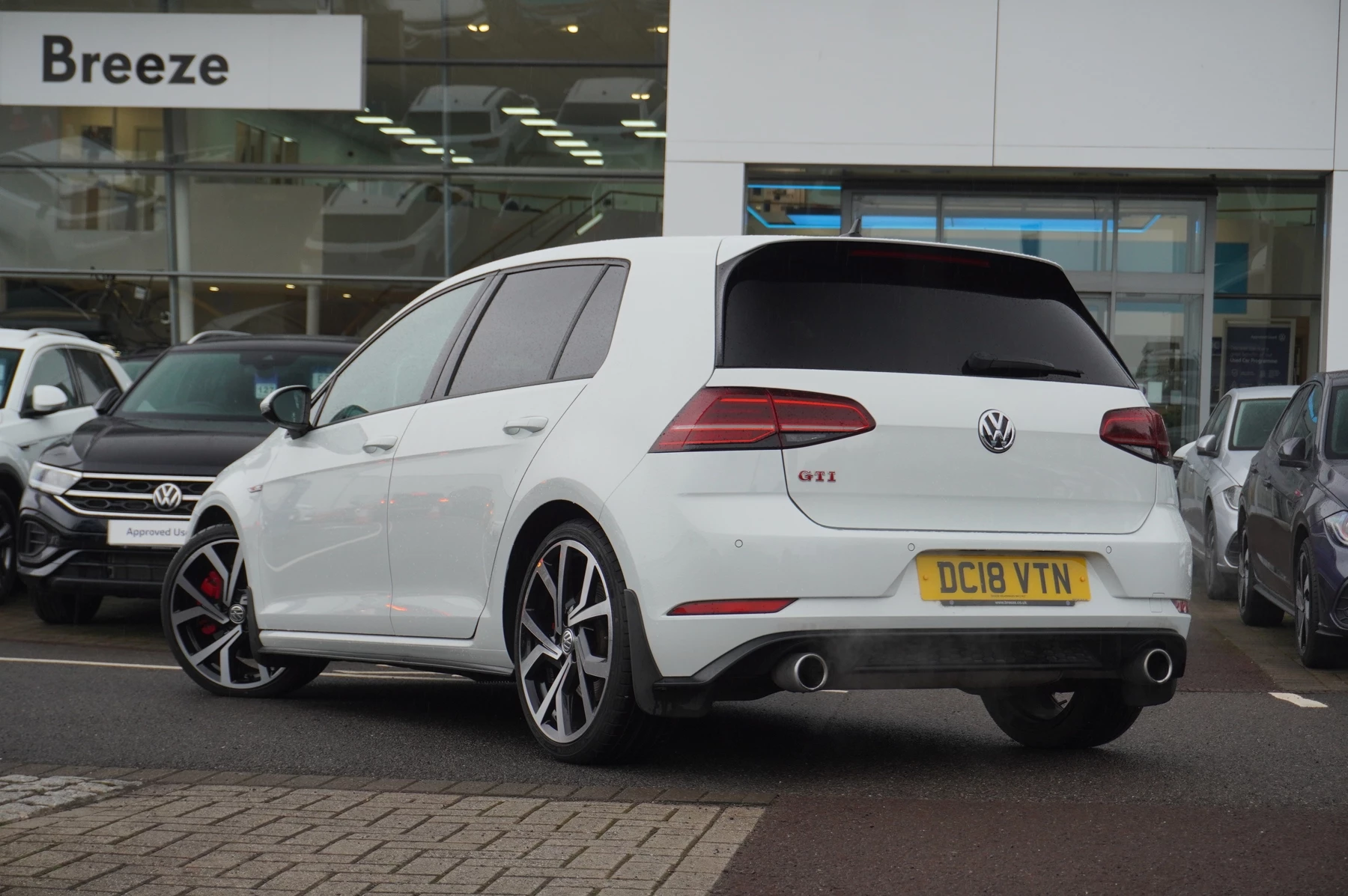 Volkswagen-Golf-image-2