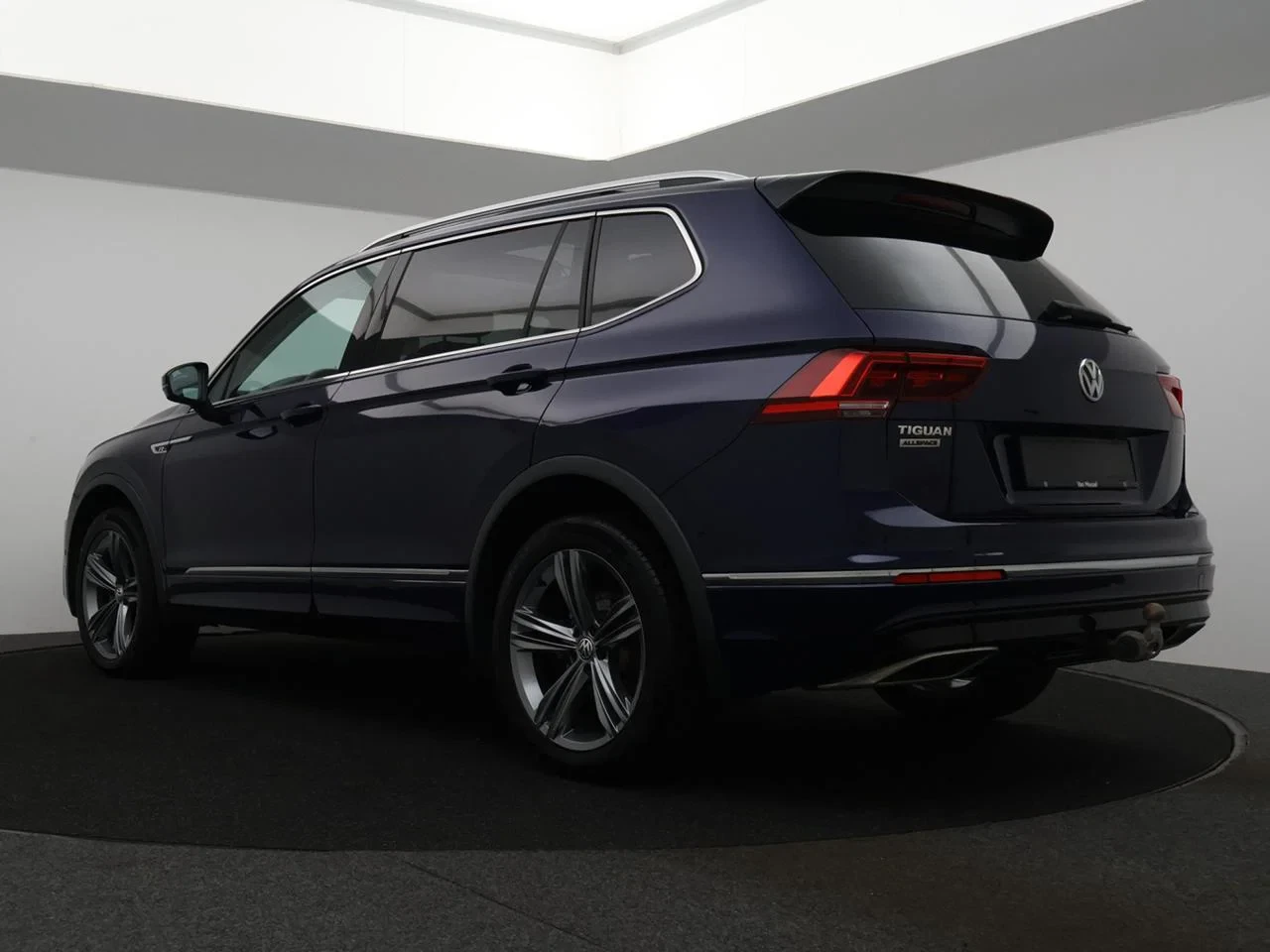 Volkswagen-Tiguan Allspace-image-10