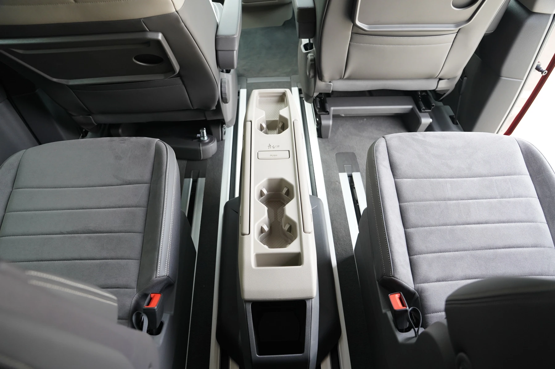 Volkswagen-Multivan-image-26