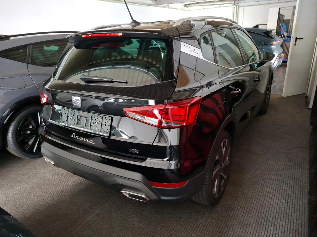 SEAT-Arona-image-1