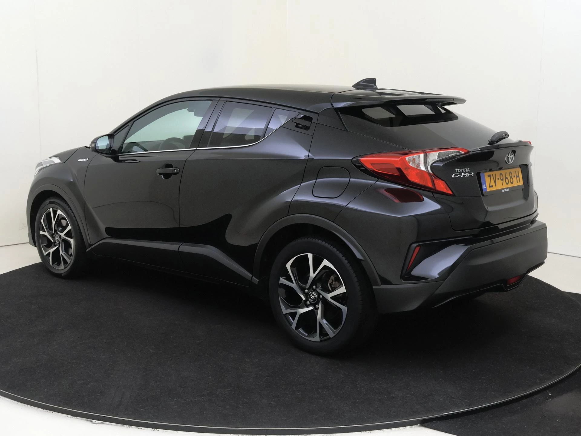 Toyota-C-HR-image-6