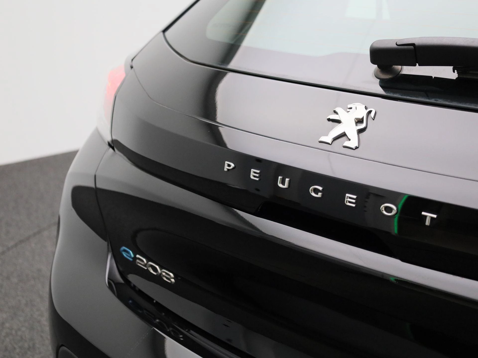Peugeot-e-208-image-35