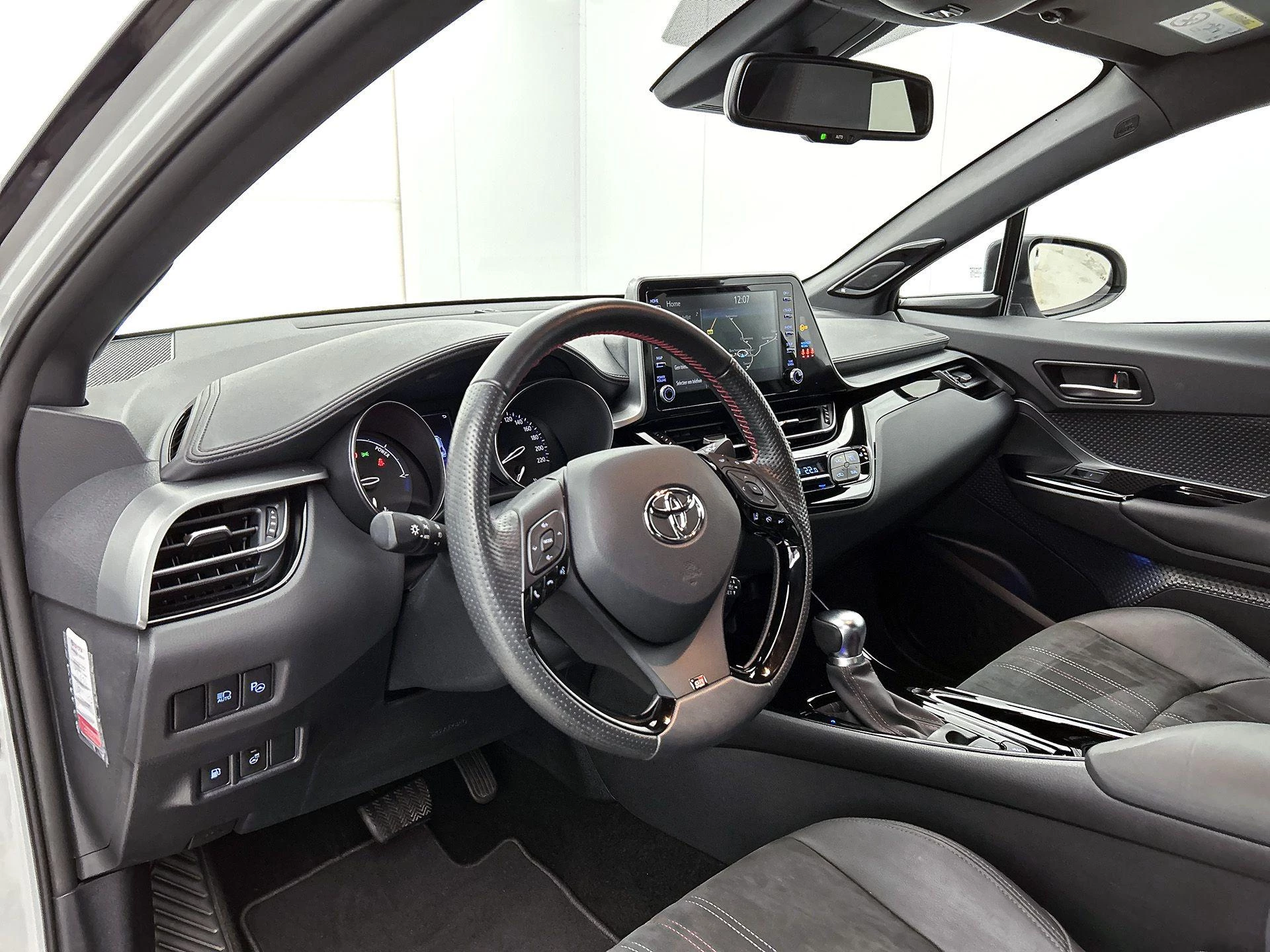 Toyota-C-HR-image-17