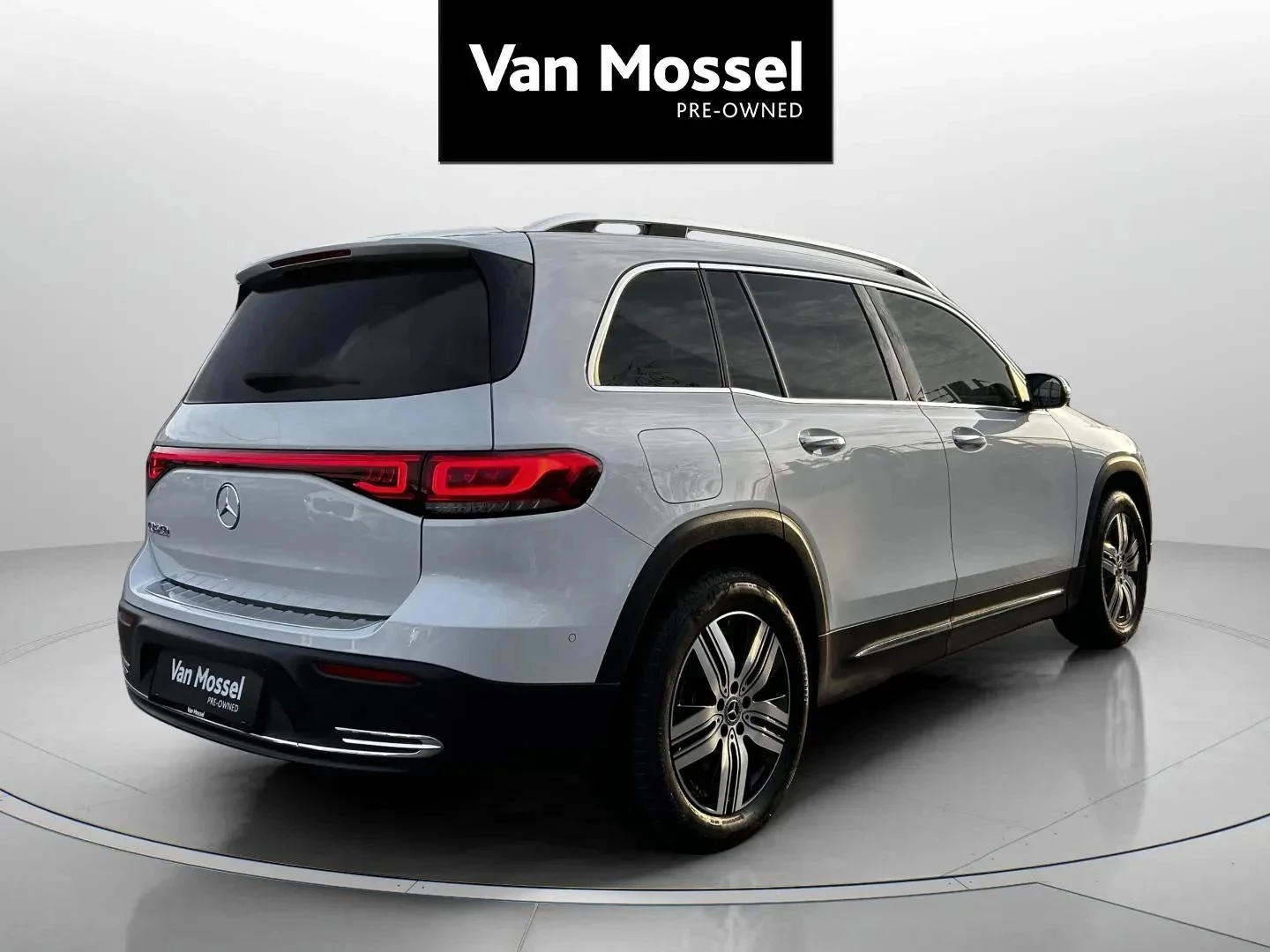 Mercedes-Benz-EQB-image-4