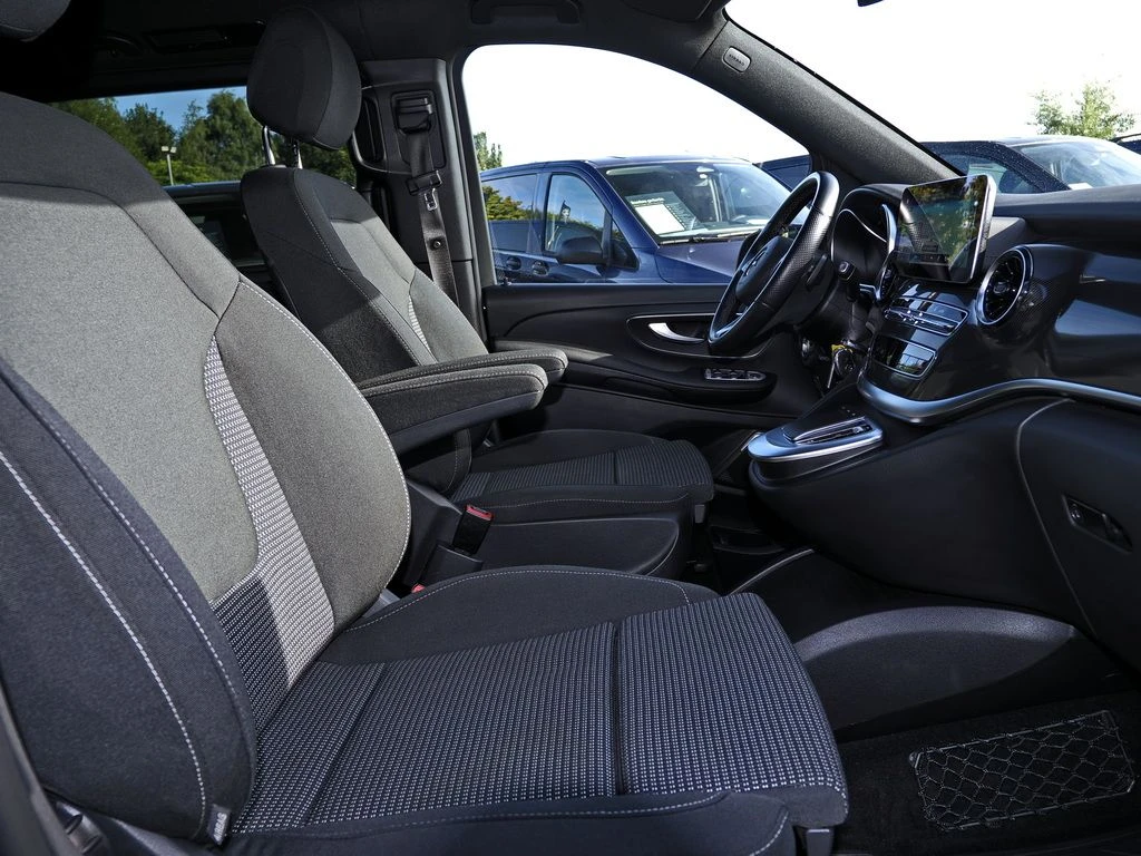 Mercedes-Benz-V-Klasse 300 d-image-11