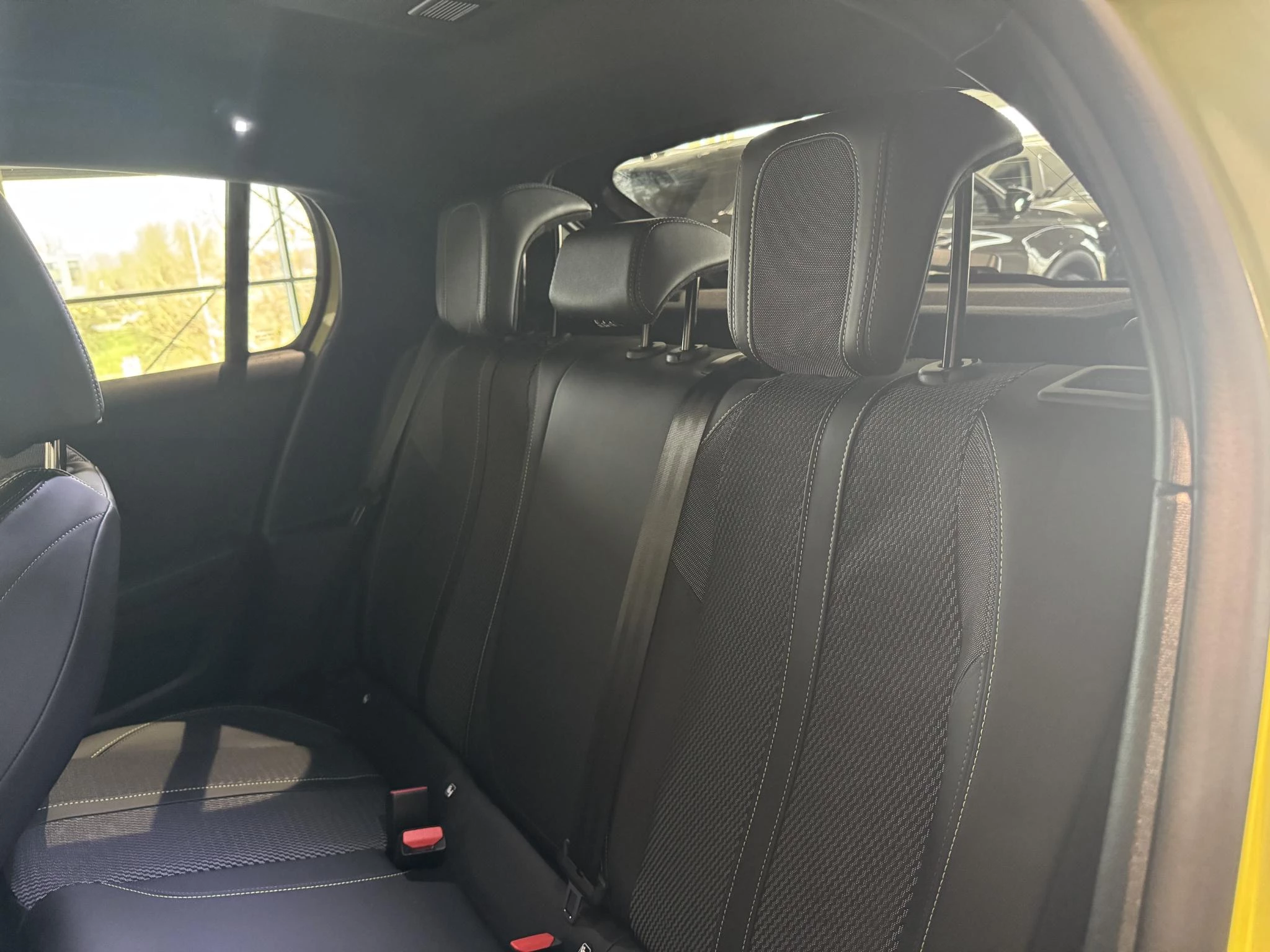 Peugeot-e-208-image-36