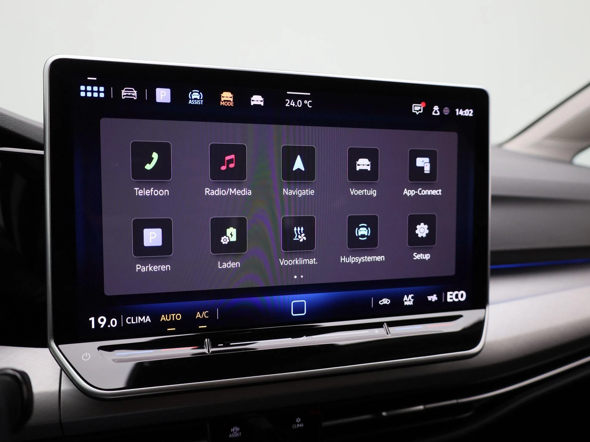 Volkswagen-Golf-image-24