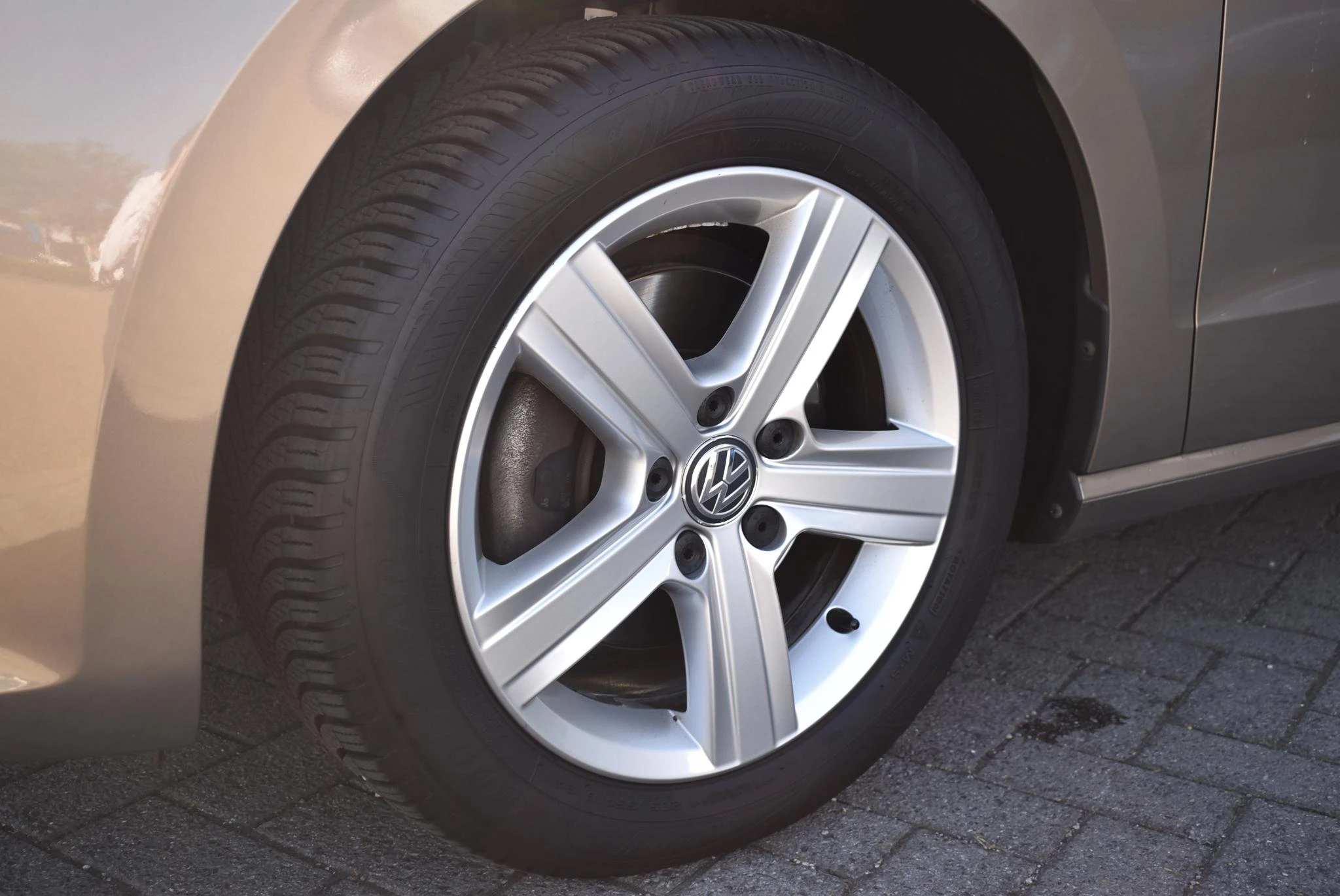 Volkswagen-Golf Sportsvan-image-8