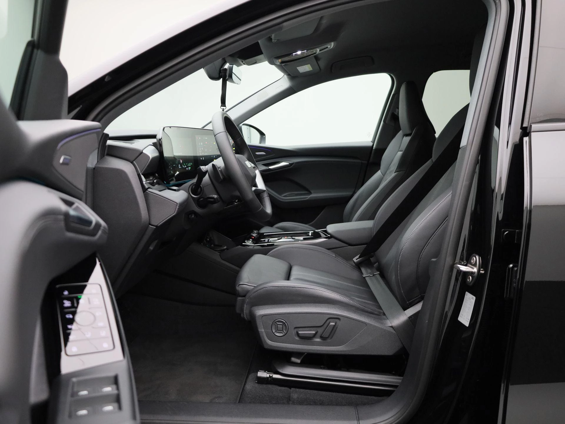 Audi-Q6 e-tron-image-10