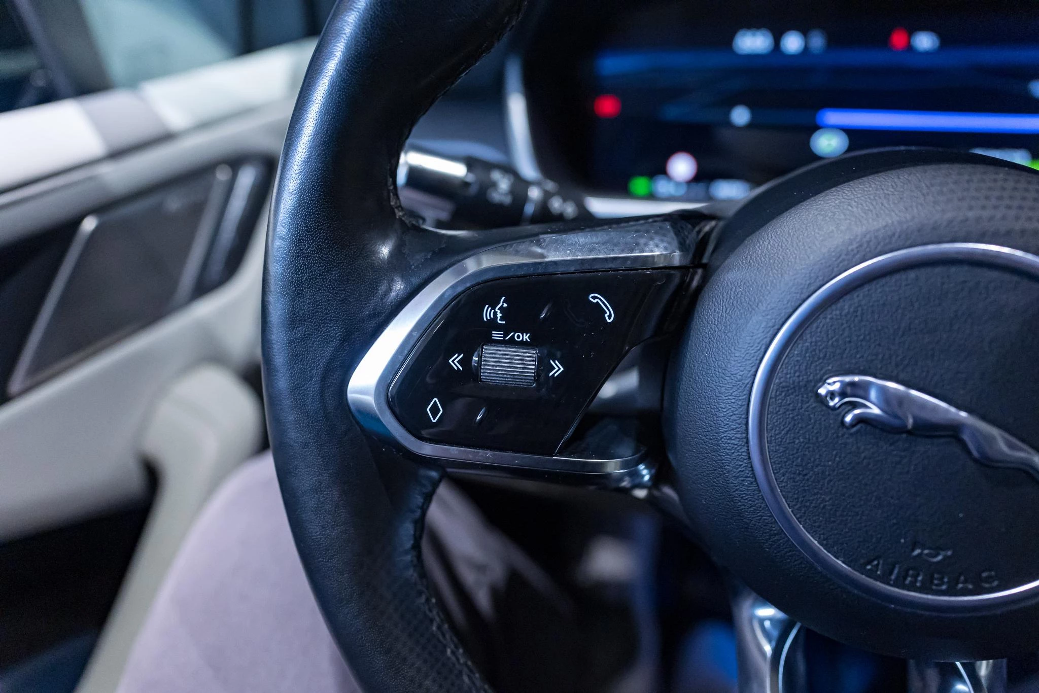 Jaguar-I-PACE-image-37