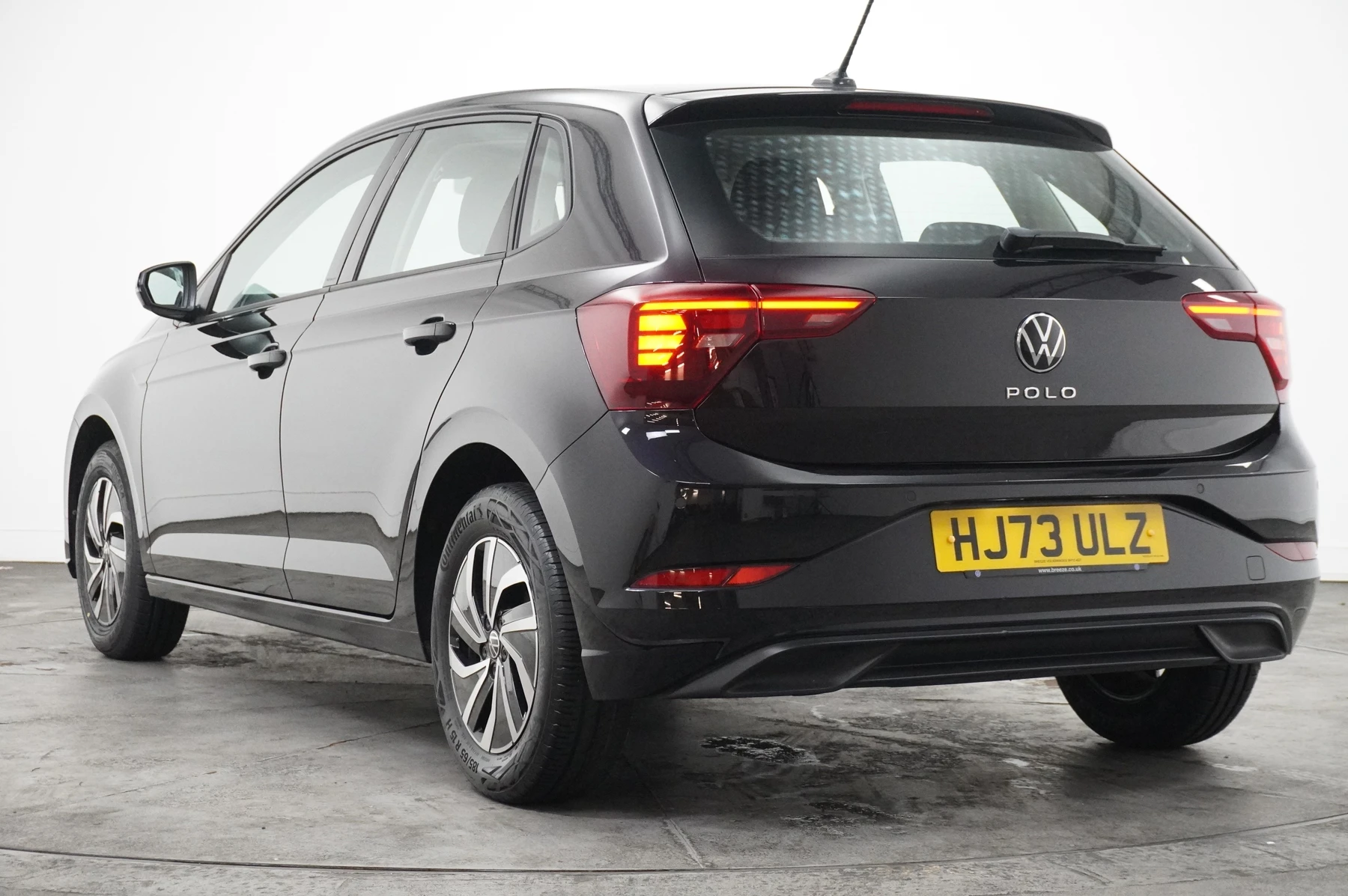 Volkswagen-Polo-image-2