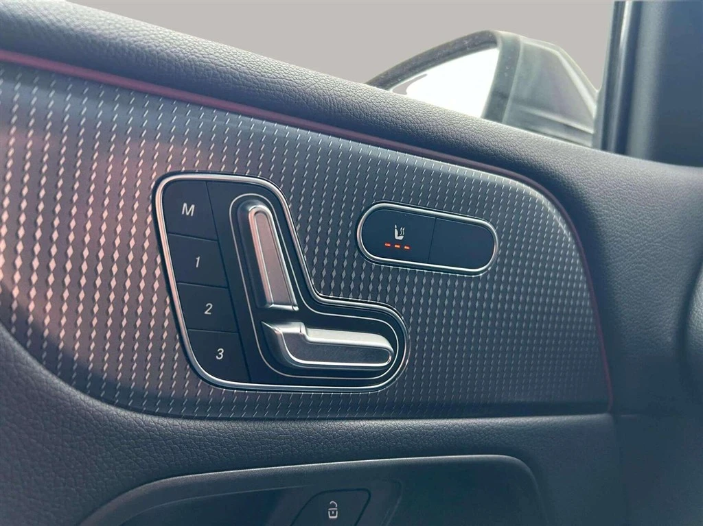 Mercedes-Benz-EQB-image-10